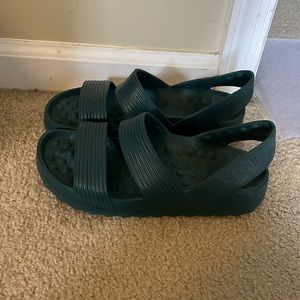 Oiselle sandals